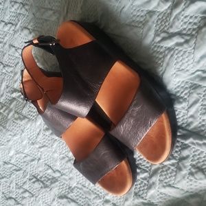 Gentle Souls by Kenneth Cole Women's Lori Platform Sandals Size 8.5